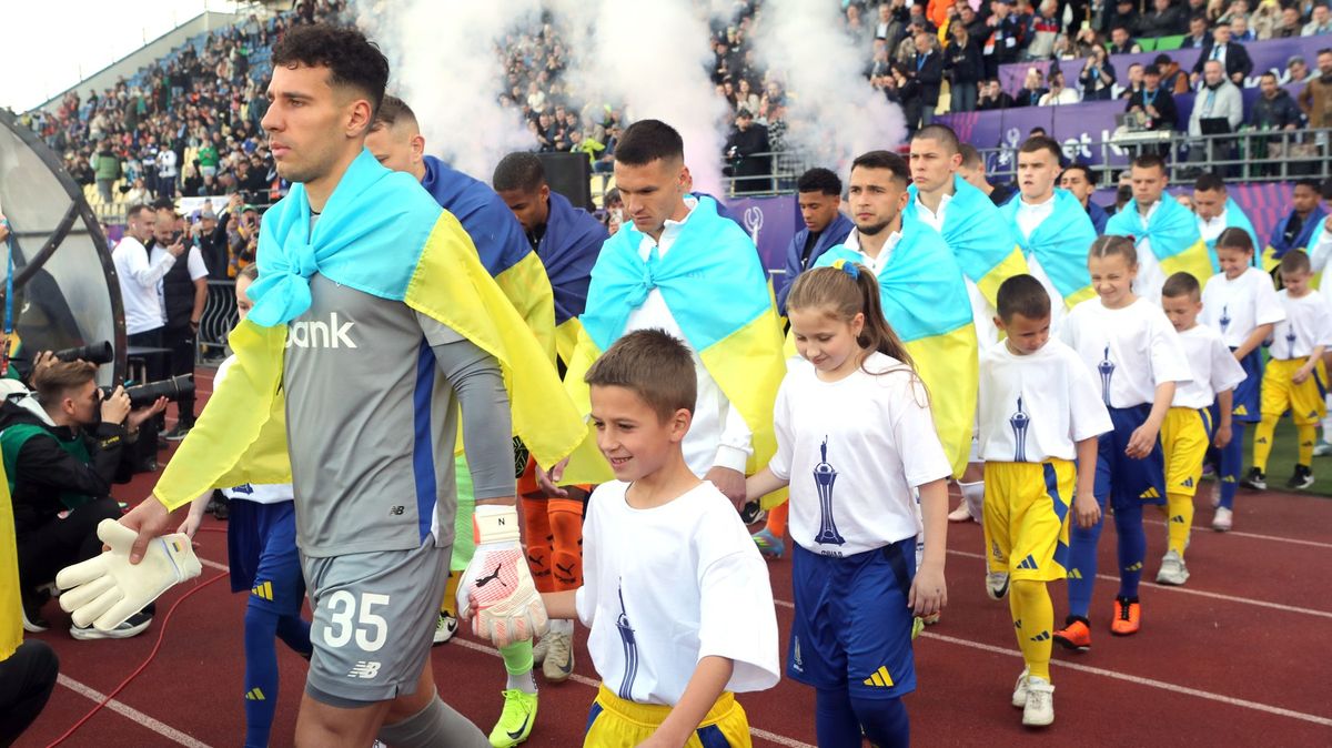 Rivalita šla stranou, většina diváků finále poháru dorazila přímo z fronty