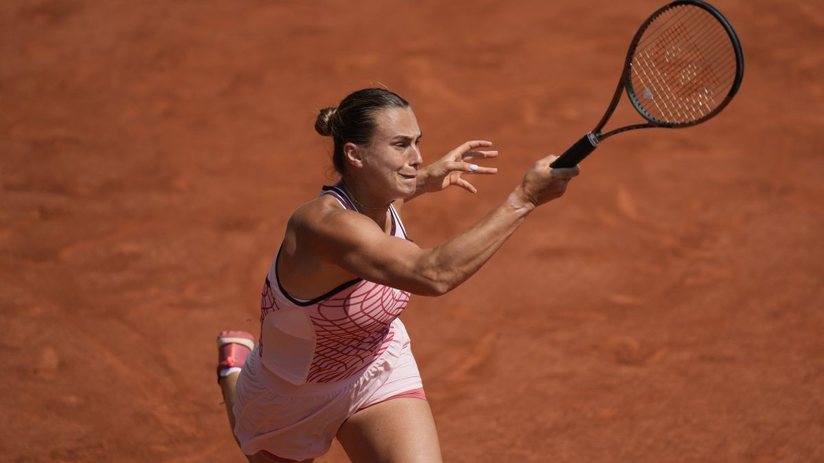 Zápas favoritky Sabalenkové s Rachimovovou trval na Roland Garros jen hodinu