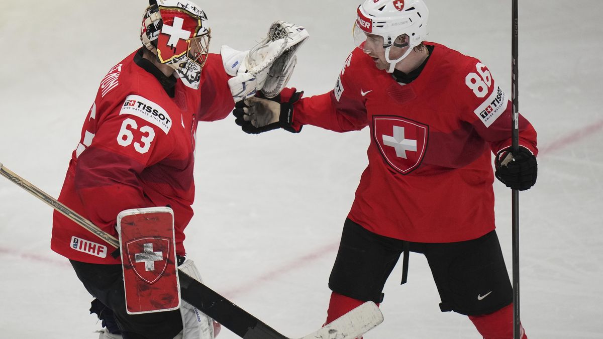 Nestárnoucí švýcarská zeď píše rekordy. Proč nedostal šanci v NHL? diví se spoluhráči