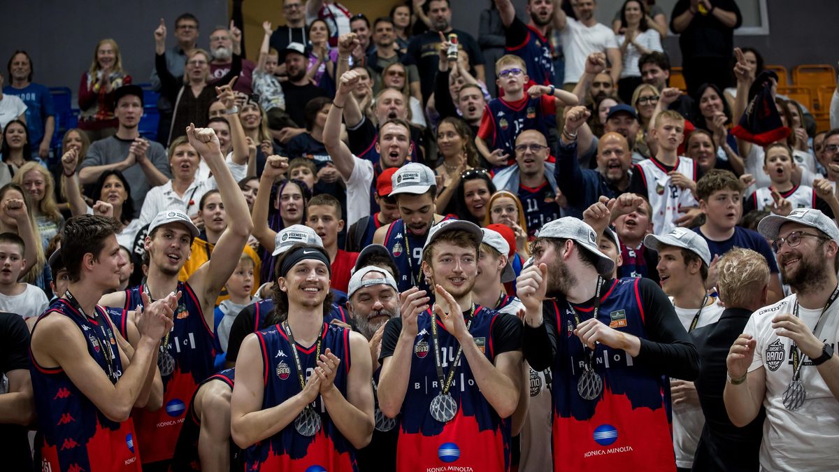 Cesta Basketu Brno z tělocvičny k historickému stříbru. Pocity jsou smíšené, ale byla to sezona jako ze snu, říká kouč