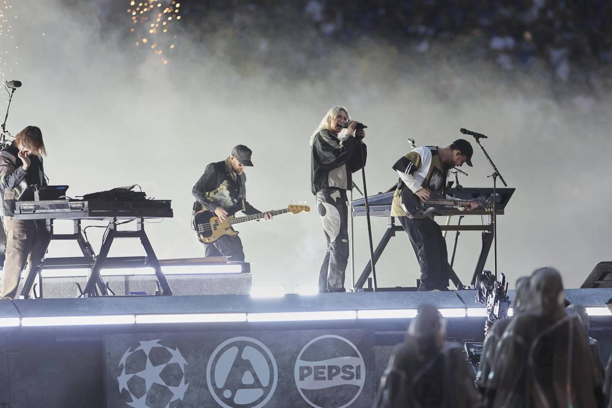 Finále Ligy mistrů jako velká show. Před zápasem vystoupili Linkin Park.