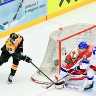 Daniel Vladař měl na konci první třetiny hodně práce.