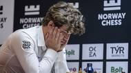Hvězdný šachista Carlsen po porážce neudržel nervy