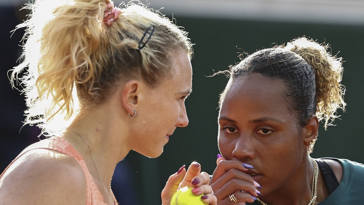 Siniaková postoupila ve čtyřhře do čtvrtfinále