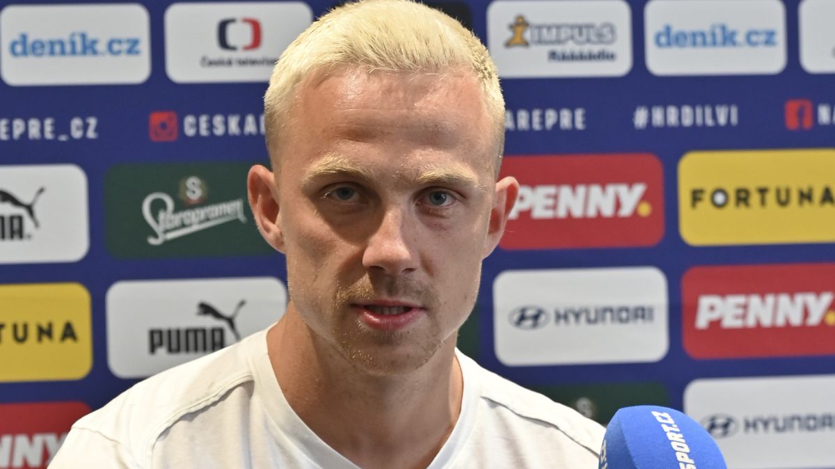 Janotka ho opil, ale nepřesvědčil. Reprezentační nováček dorazil na sraz bez smlouvy