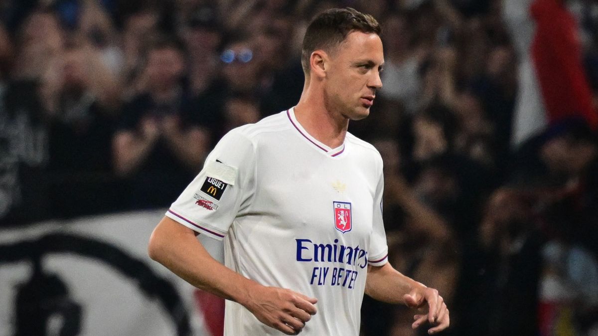 Za zakrytí loga LGBTQ+ kampaně si fotbalista dva zápasy nezahraje