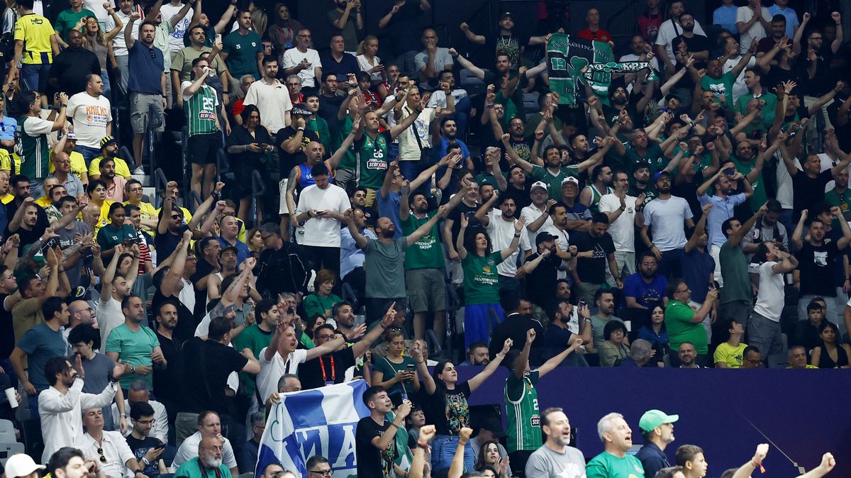 Majitel basketbalového Panathinaikosu dostal za výstup ve finále tvrdý trest