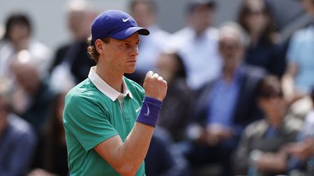 TENIS ONLINE: Parádní bitva! Sinner odvrátil konec, pátá sada vrcholí