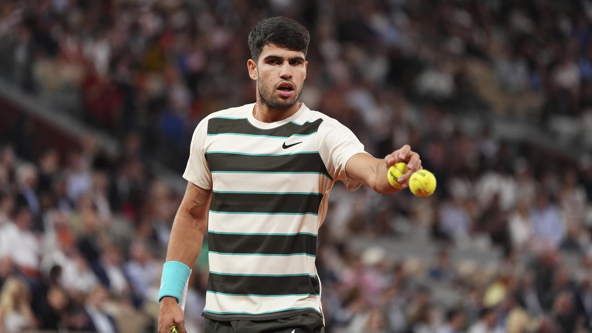 Alcaraz se pokusí ve finále Roland Garros vyrovnat legendě, v cestě mu stojí Sinner