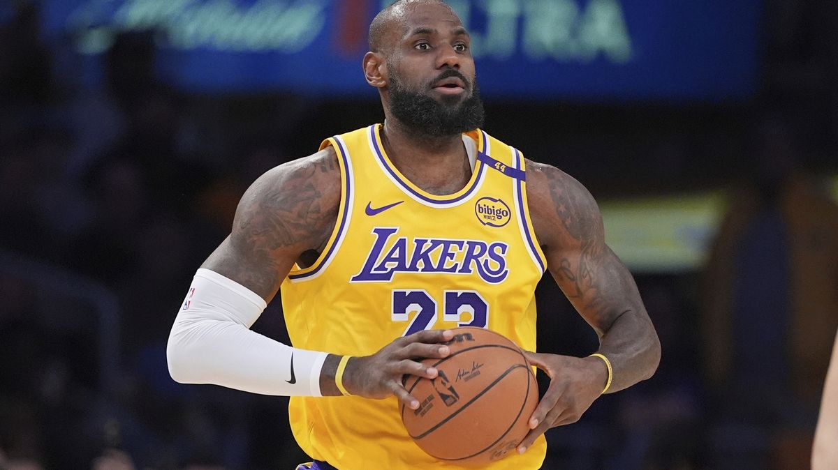 Lakers se stali nejdražším klubem historie. Nový majitel zaplatí téměř čtvrt bilionu