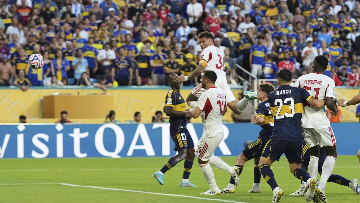 Boca Juniors promarnila dvoubrankové vedení, v deulu s Benficou se červenalo