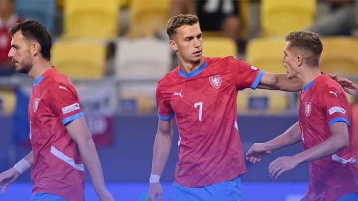 KOMENTÁŘ: Vlak nám ujel už dávno. Výkon Lvíčat na Euru to opět ukázal