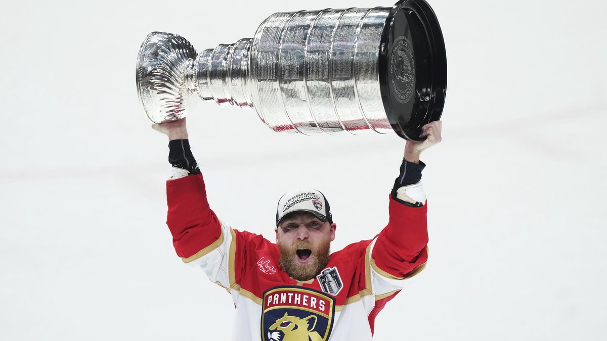 Vítěz Stanley Cupu si na osm let pojistil klíčového útočníka