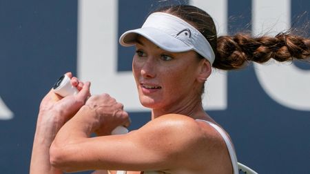 Předvádí svůdné křivky v plavkách. Wimbledon jí teď přinese těžkou zkoušku