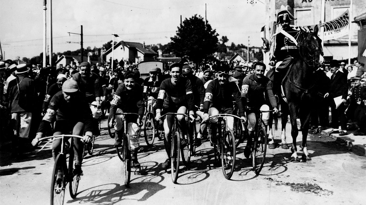 FOTO: Pravěk Tour de France. Závod zachránil noviny, kvůli podvodům ho chtěli zrušit