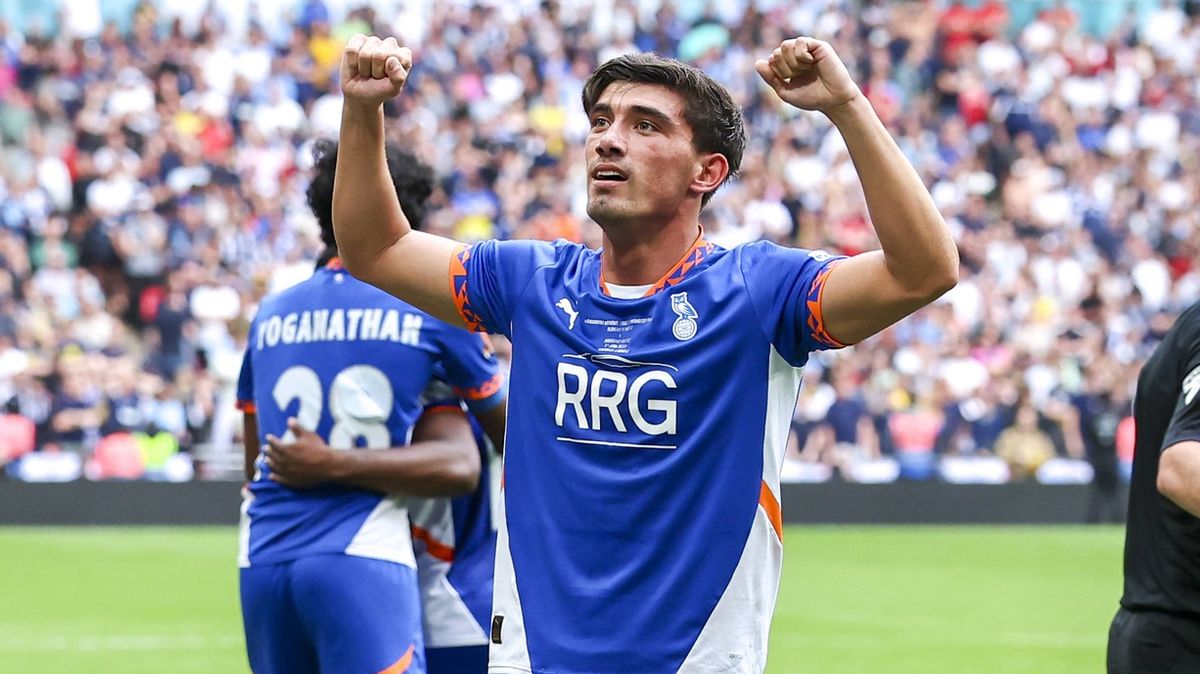 V Anglii řeší incident profesionálního fotbalisty. Na dovolené hodil po ženě židli