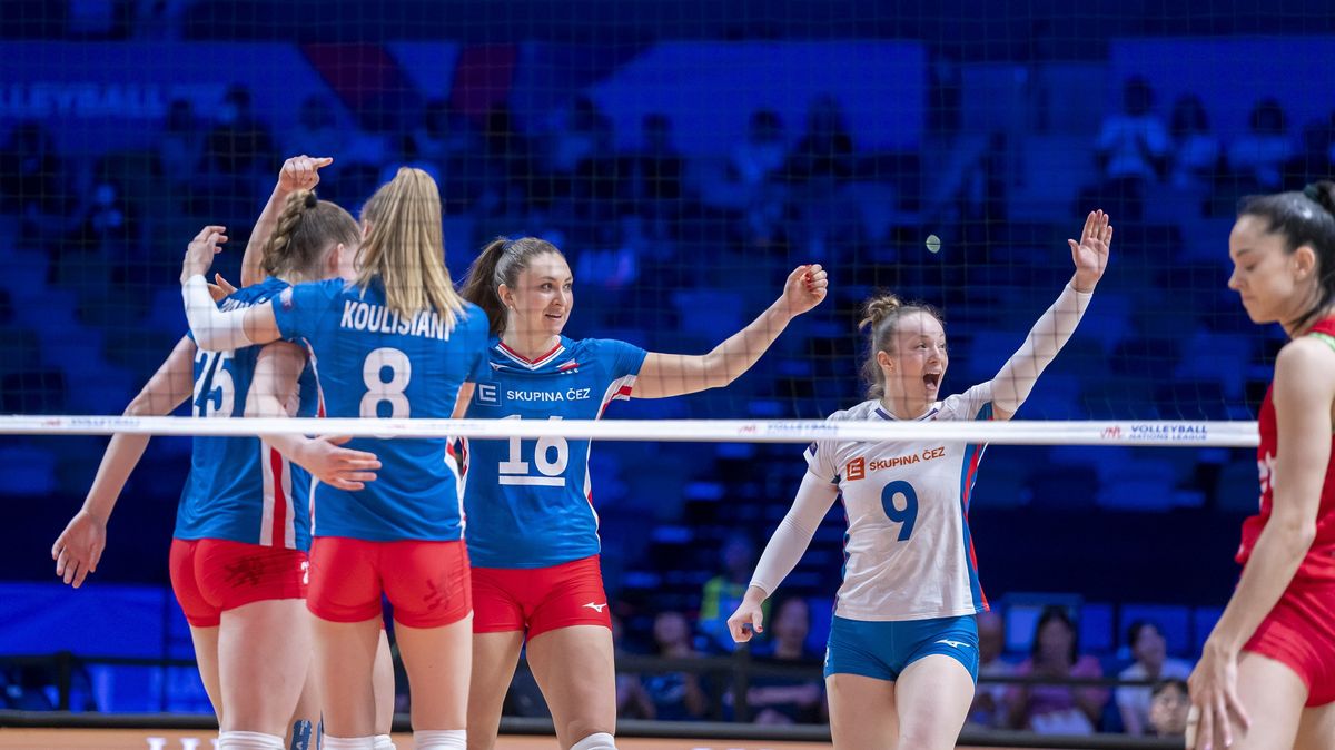 Nepřestávají trenéra v Lize národů překvapovat. Hráčkám patří velký aplaus za perfektní výkon, oceňuje Athanasopulos