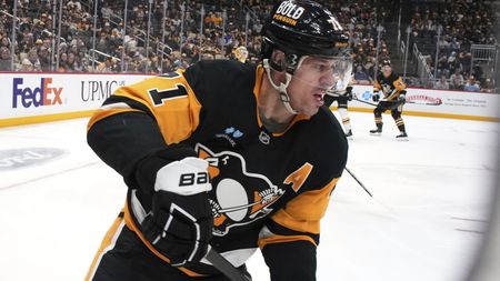 Stovky pokut za desetitisíce. Ruská hvězda NHL přestupky neřeší, za některé ani nezaplatila