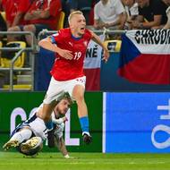 Faul Harveyho Eliotta na Karla Spáčila. 