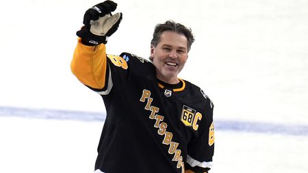 Jágr zpátky v Pittsburghu. Dostal Emmy a zkontroloval dres: Zmuchlaný jako můj obličej