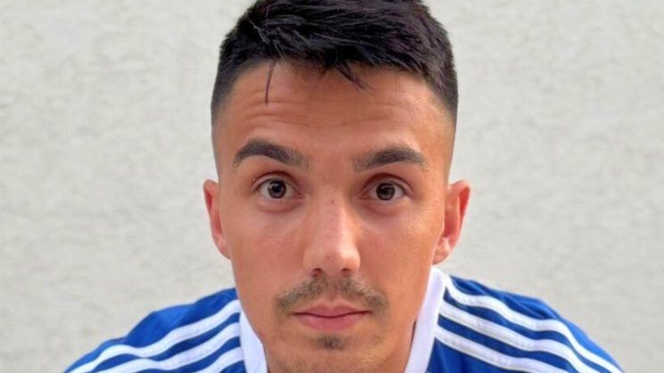 Sigmu posílí Makedonec Kostadinov