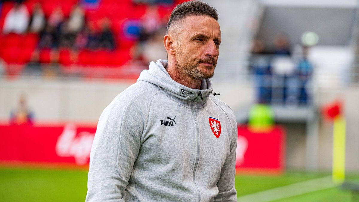 Chvíle hrůzy. Trenér Šustr zkolaboval při zápase s Německem, nyní je stabilizovaný
