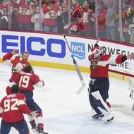 FInálový zápas číslo 6 končí a oslavy zisku titulu začínají.