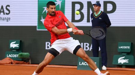 TENIS ONLINE: Djokovič v bitvě se světovou jedničkou ztratil set. Alcarazovi pomohla do finále skreč