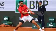 TENIS ONLINE: Djokovič v bitvě se světovou jedničkou ztratil set. Alcarazovi pomohla do finále skreč