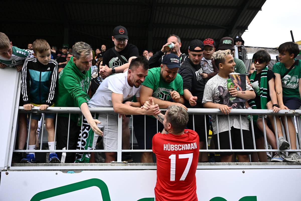 Poslední rozloučení s fotbalovou kariéru.