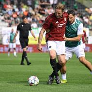 Na rozlučku s Tomášem Hübschmanem dorazil i Josef Jindřišek. Ten si vlastní rozloučení zažil v lize před pár týdny. 