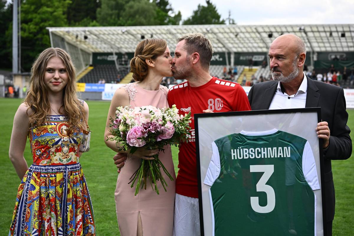 Oslavy 80. výročí založení jabloneckého fotbalového klubu a rozlučka s Tomášem Hübschmanem, který před rokem ukončil profesionální kariéru.