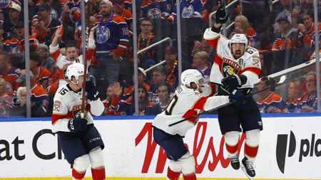 Florida v neskutečném zápase srovnala. Druhé finále Stanley Cupu rozhodl Marchandův únik v 89. minutě