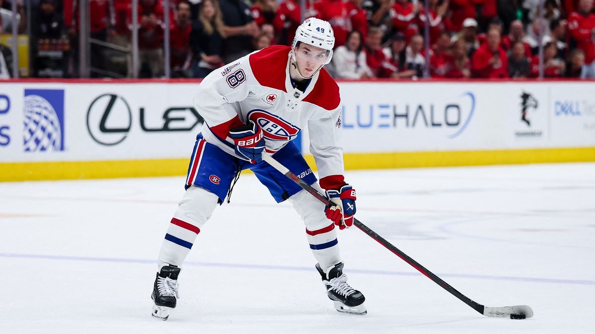 Nováčkem sezony v NHL byl zvolen obránce Hutson