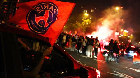 Tragédie při oslavách triumfu v Lize mistrů ve Francii. Dva mrtví, stovky zraněných