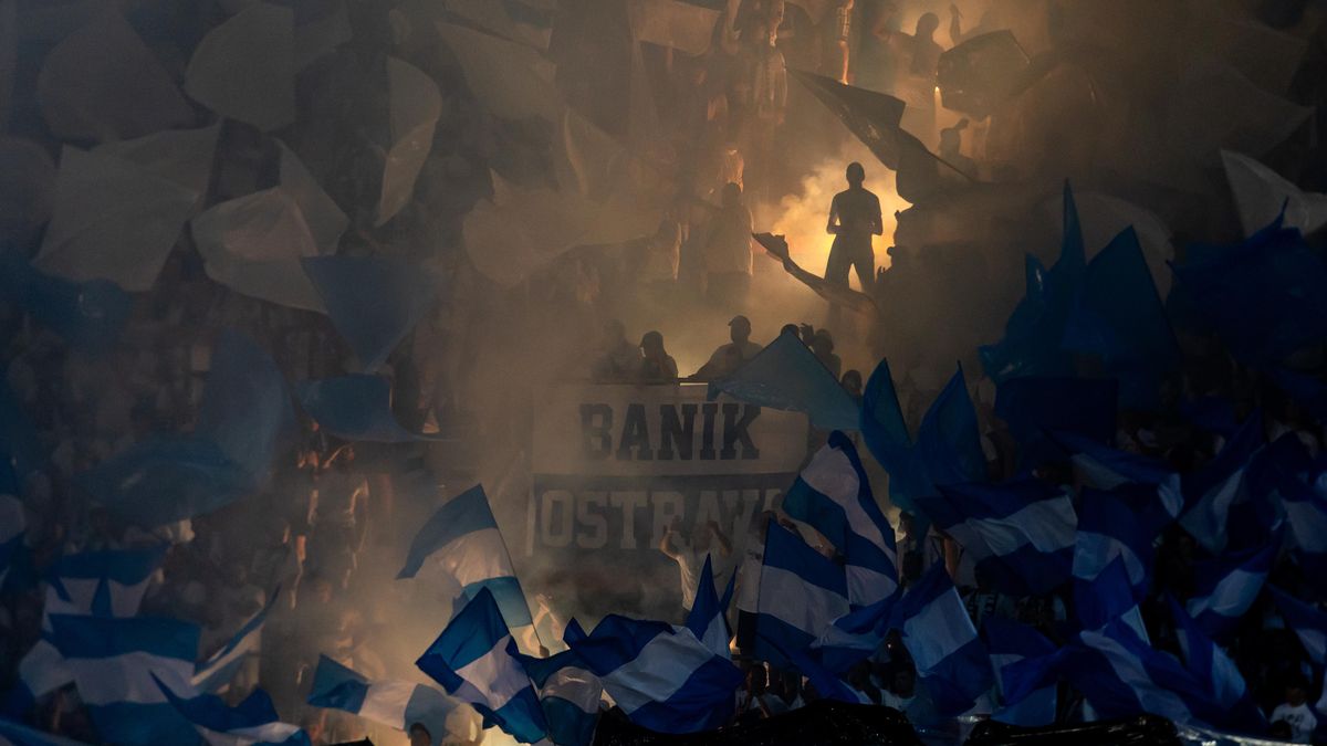 Skandální chování fanoušků Baníku. Mávání pěstmi, došlo na výhružky, píší v Polsku 