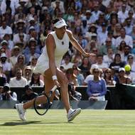 Amanda Anisimovová při uderu na síti