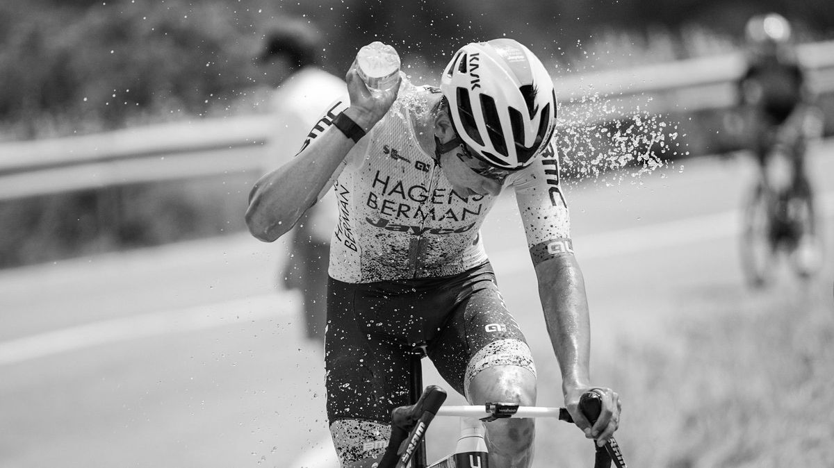 Devatenáctiletý cyklista karambol ve vysoké rychlosti nepřežil