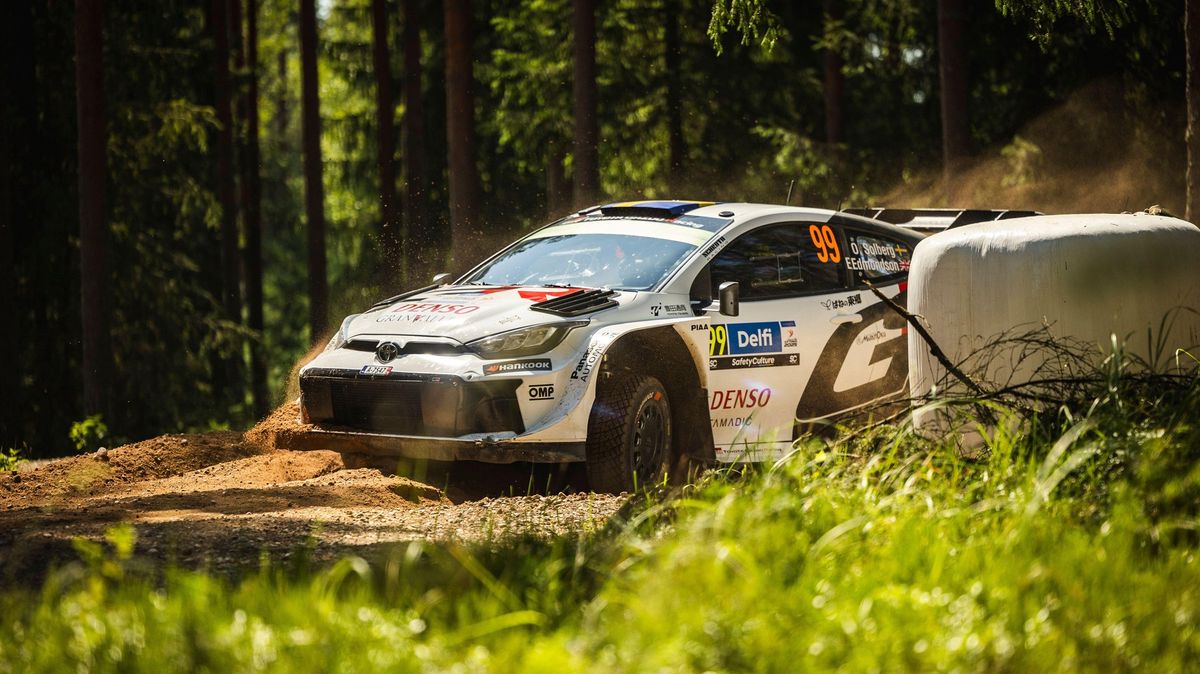 Solberg při návratu mezi rallyeovou elitu ovládl v Estonsku první etapu