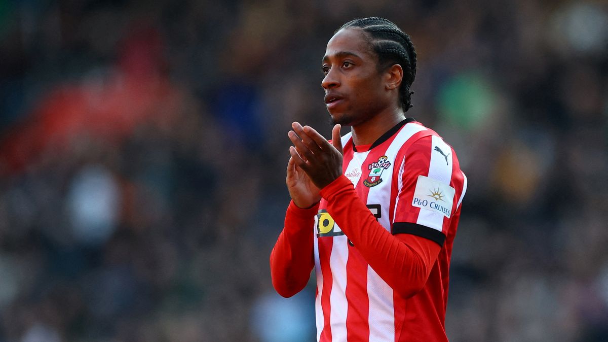 West Ham získal po Dioufovi dalšího obránce, přišel Walker-Peters