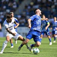Marek Havlík ze Slovácka zasáhl Dominika Janoška z Olomouce.