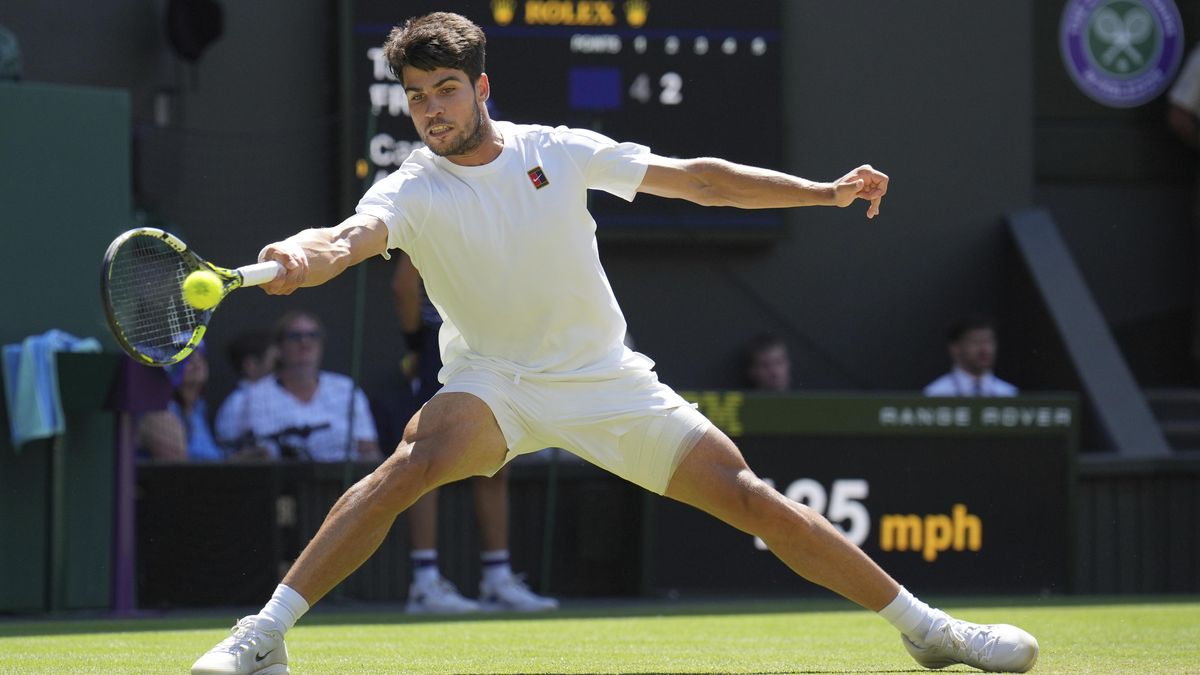 PROGRAM WIMBLEDONU: Vrchol obstará bitva Alcaraze se Sinnerem