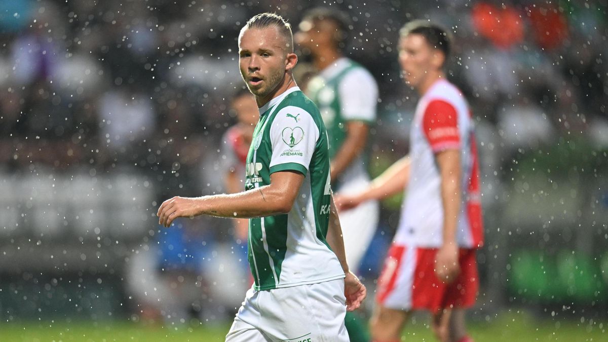 Drchal zahodil proti Slavii obří šanci. Na tréninku za tyčky vyhrává sušenky  