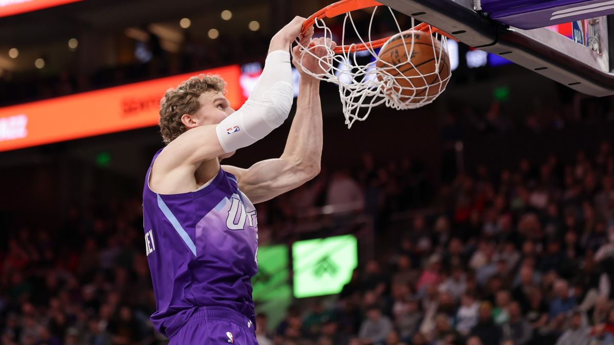 Jako Petr Čech. Finská hvězda z NBA předvedla svůj um v hokejové brance