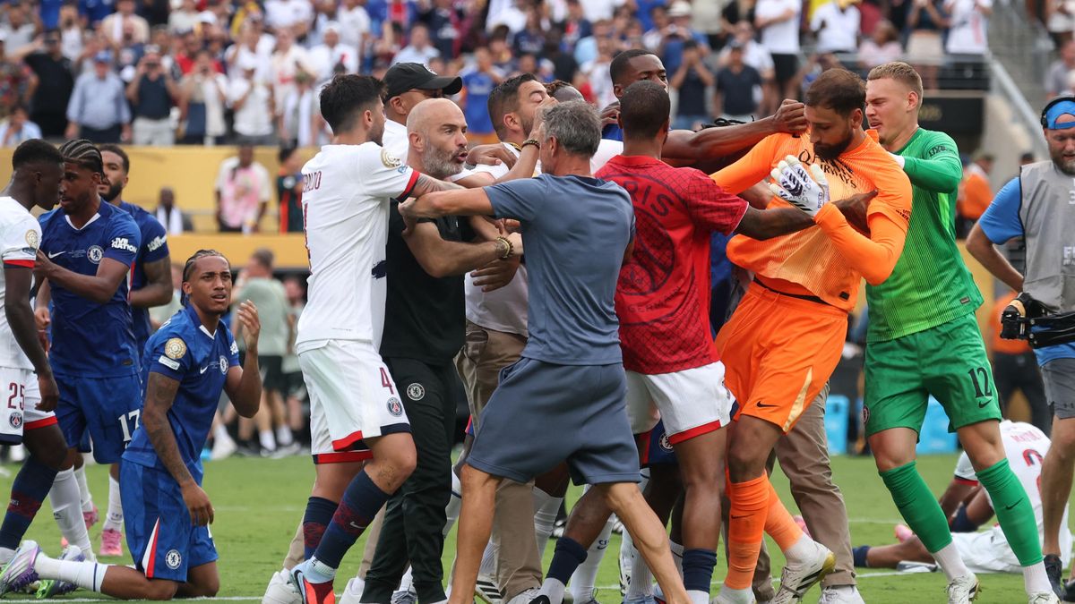 Tahání za vlasy i napadení po zápase. PSG neuneslo debakl ve finále MS klubů