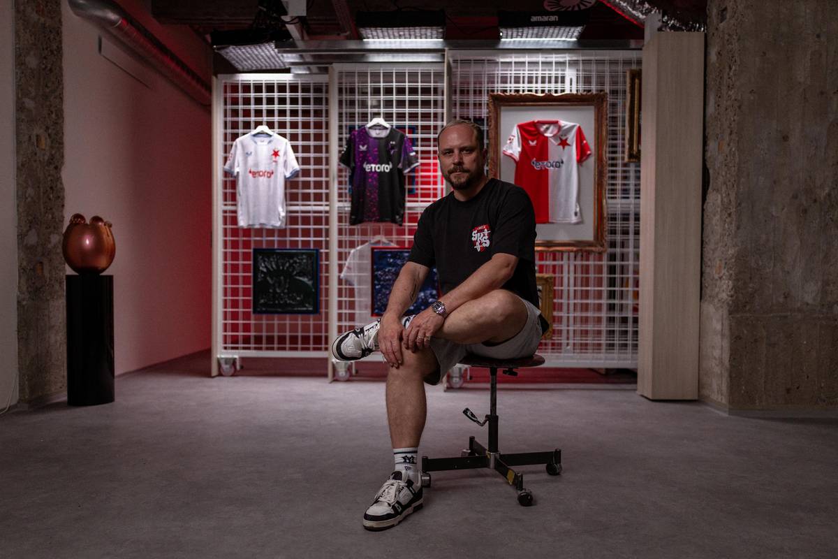 Dresy navrhl designér Zdeněk Řanda alias Pasta Oner.