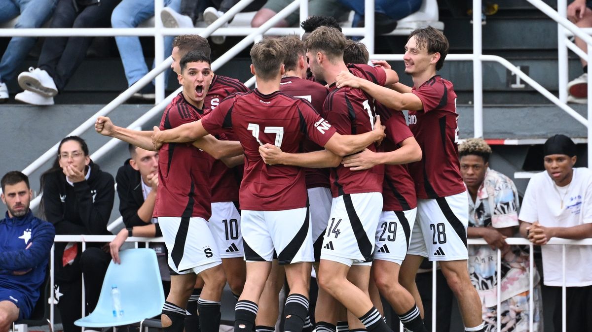 Gólové hody béček: Sparta rozebrala Prostějov, Slavia schytala debakl v Kroměříži