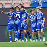 Hráči Olomouce se radují z gólu.