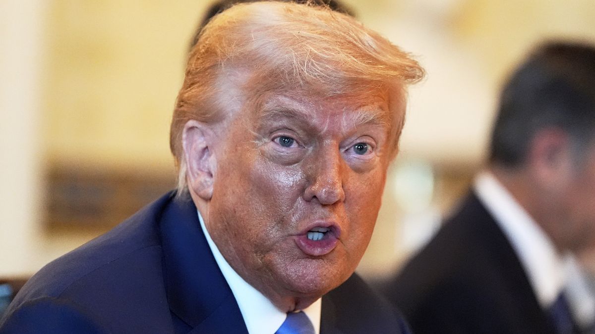 Trump zažaloval Kalifornii. Vadí mu transgender v ženských týmech