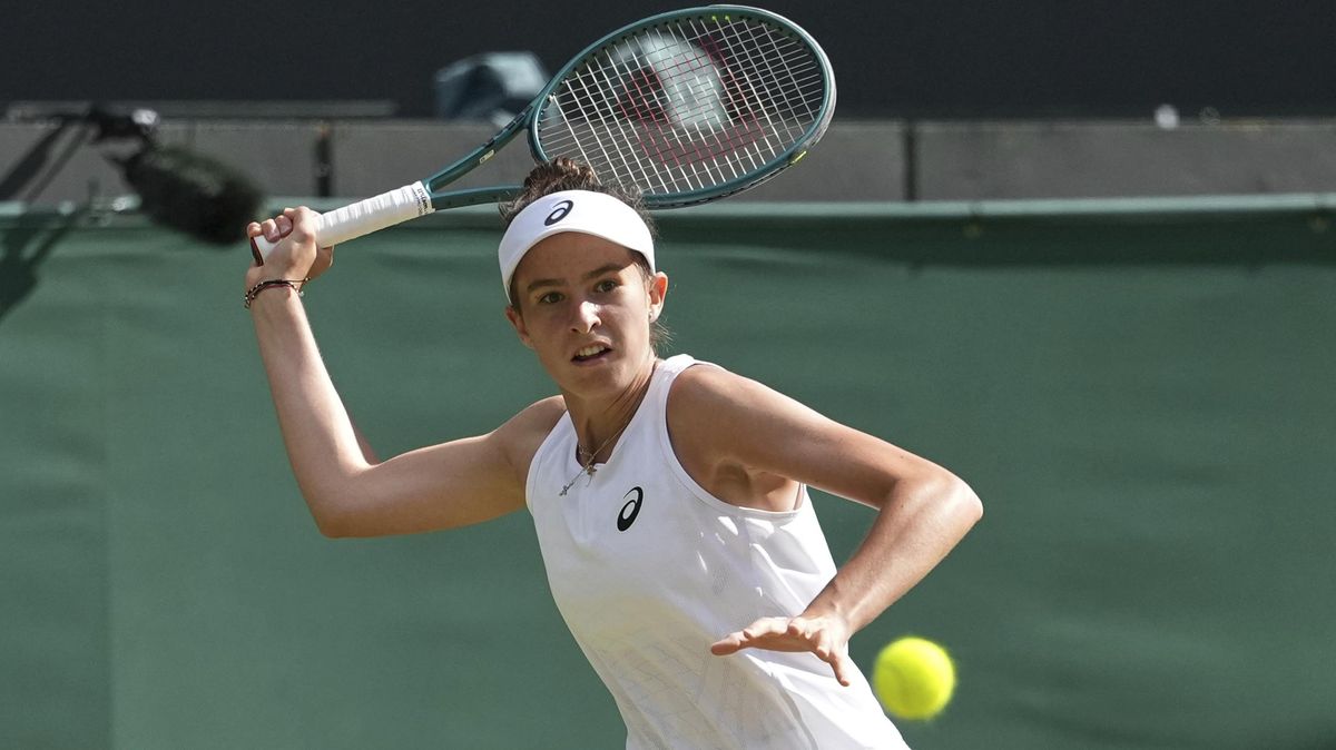 Šestnáctiletá Slovenka udivila ve Wimbledonu tenisový svět. Cestu k titulu vyšperkovala oceňovanou parádou